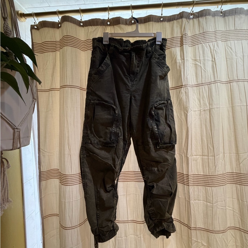 We The Free Green Women’s Cargo Pants - Size Large